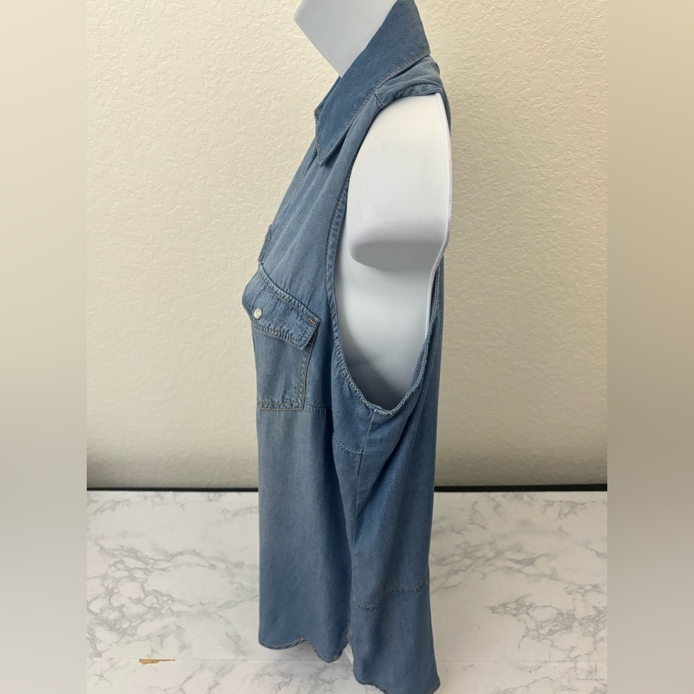 INC International Concepts Blue Denim Top Pearl Snap Close Sz 6 Blue Chambray - Picture 2 of 4